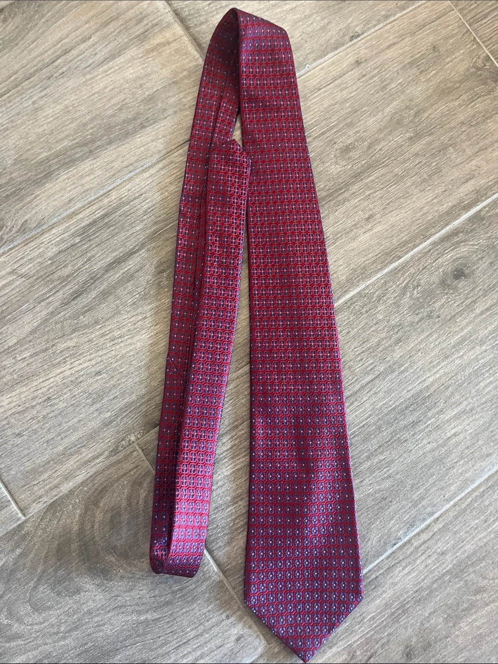 Jones New York Men's Burgundy Micro-Pattern Silk Tie